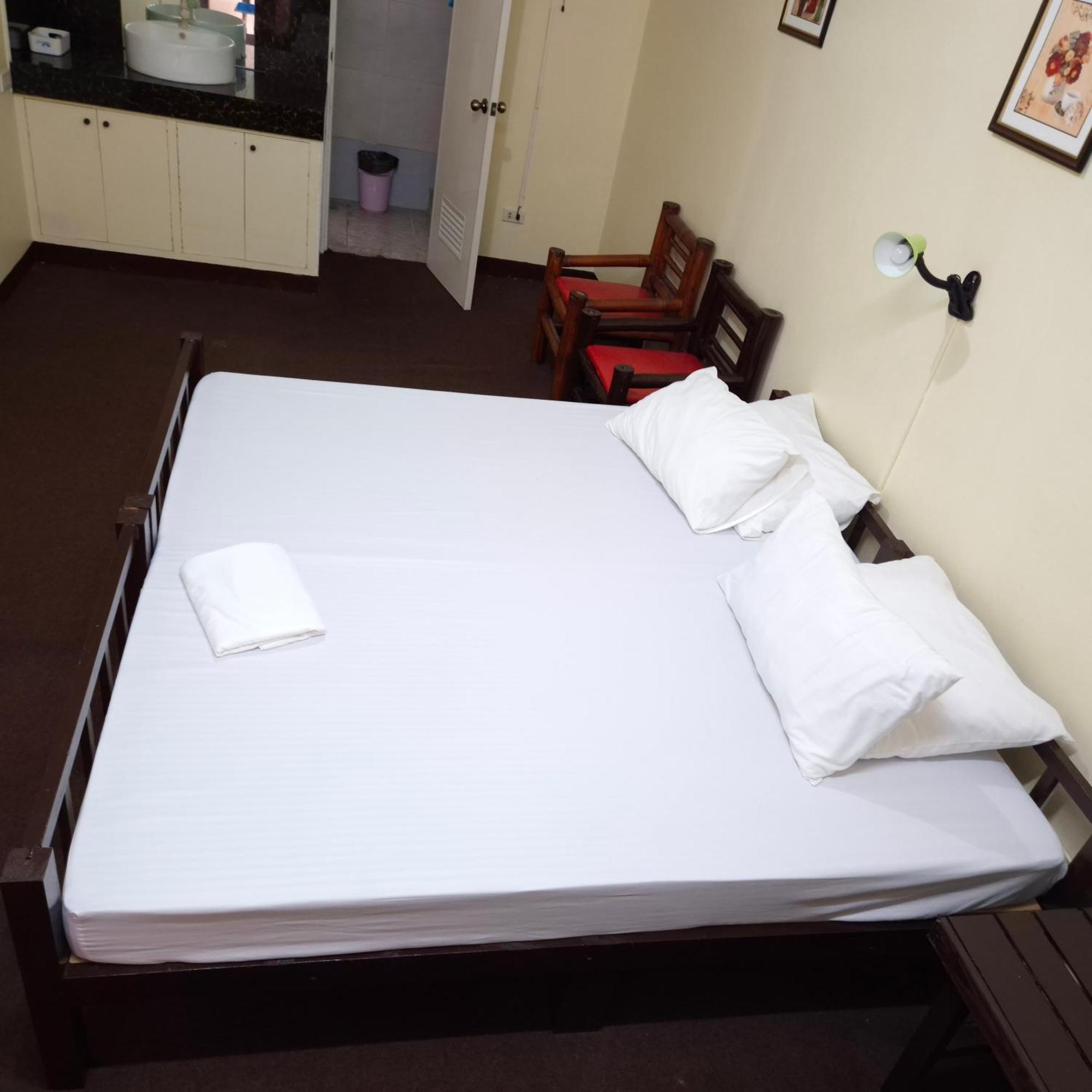 Cool Martin Family Hotel And Resort Bacoor Eksteriør bilde